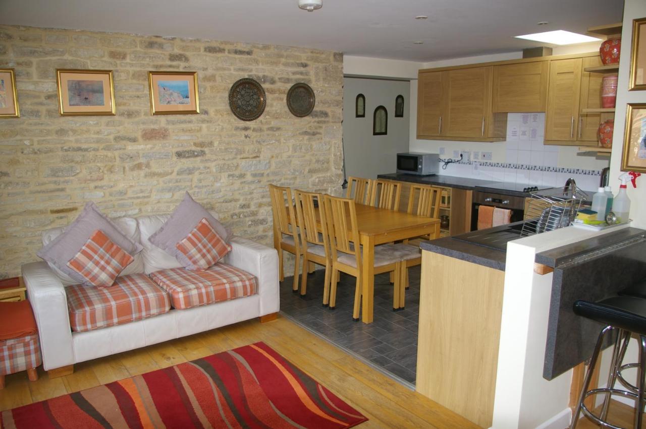 Ty Nant Cottages And Suites Carterton Exterior photo