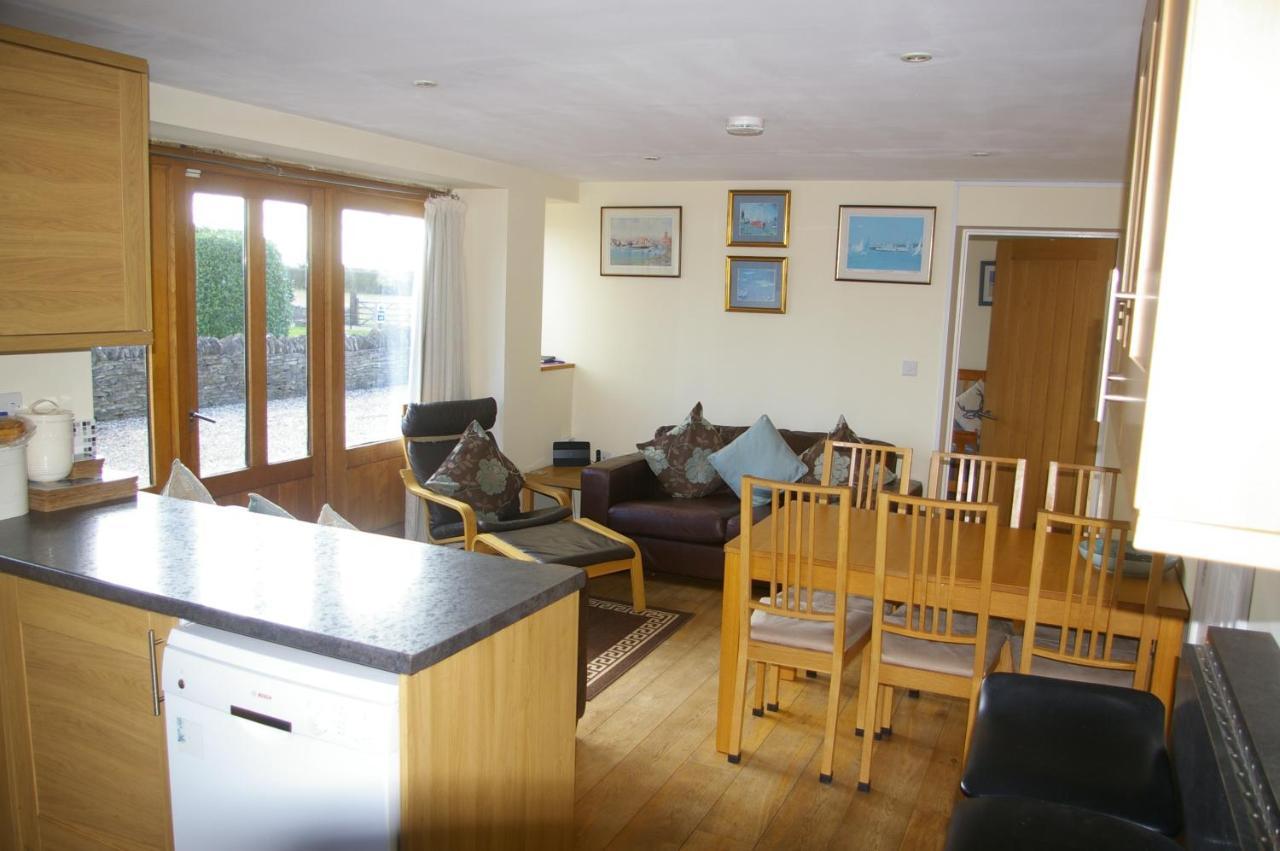 Ty Nant Cottages And Suites Carterton Exterior photo