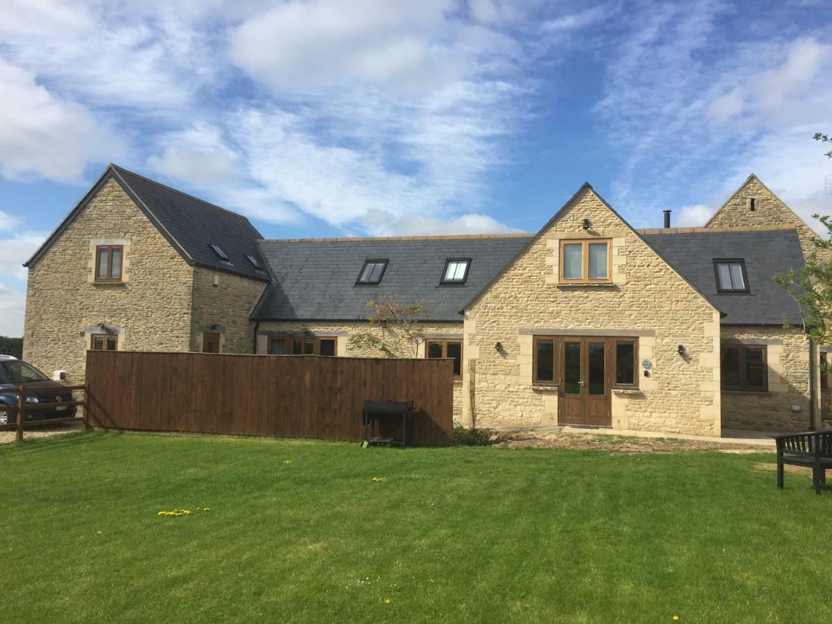 Ty Nant Cottages And Suites Carterton Exterior photo