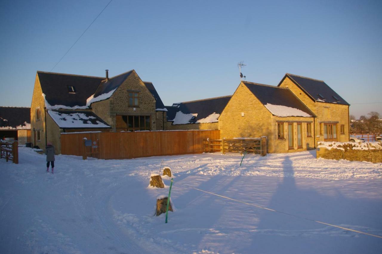 Ty Nant Cottages And Suites Carterton Exterior photo