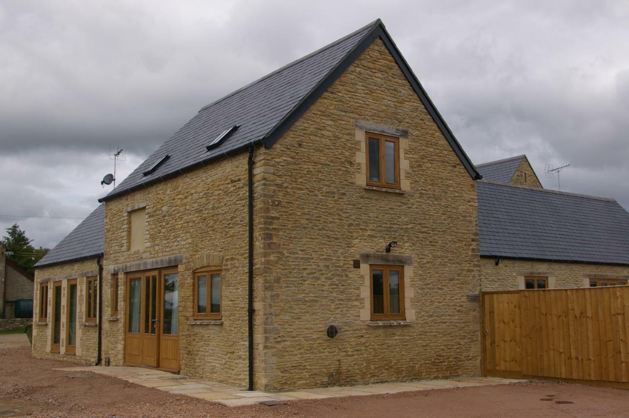 Ty Nant Cottages And Suites Carterton Exterior photo