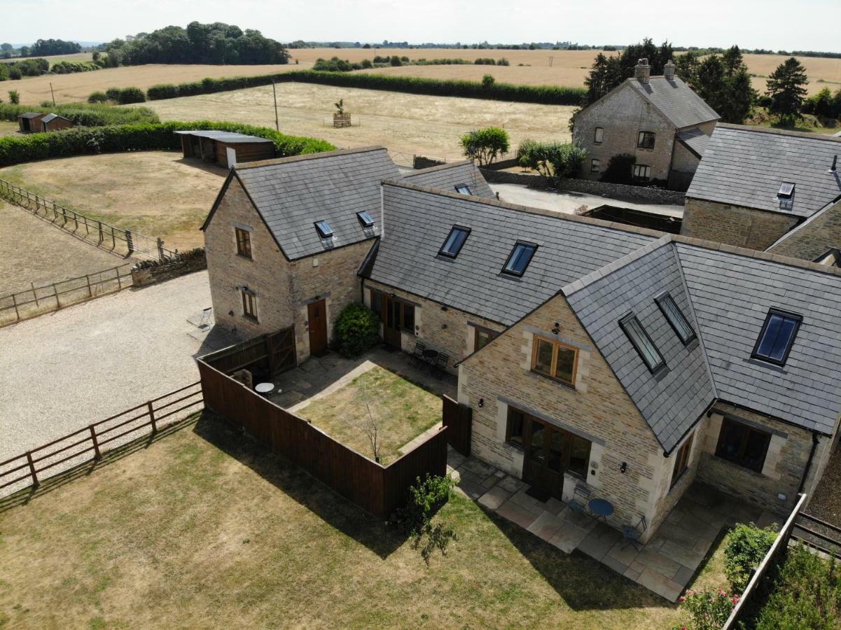 Ty Nant Cottages And Suites Carterton Exterior photo