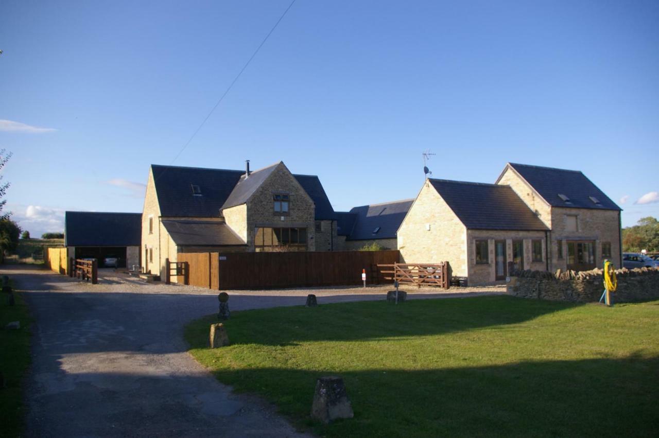 Ty Nant Cottages And Suites Carterton Exterior photo